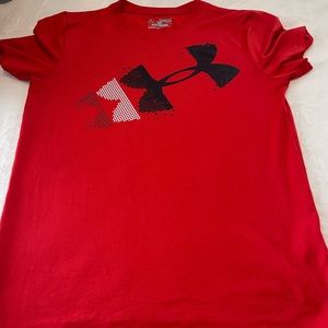 Underarmour shirt size medium